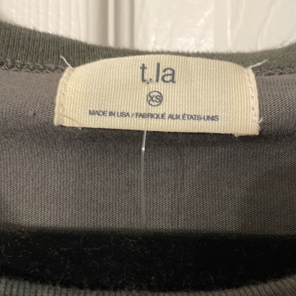 NWT Camo Cold Shoulder T Shirt - Picture 3 of 3